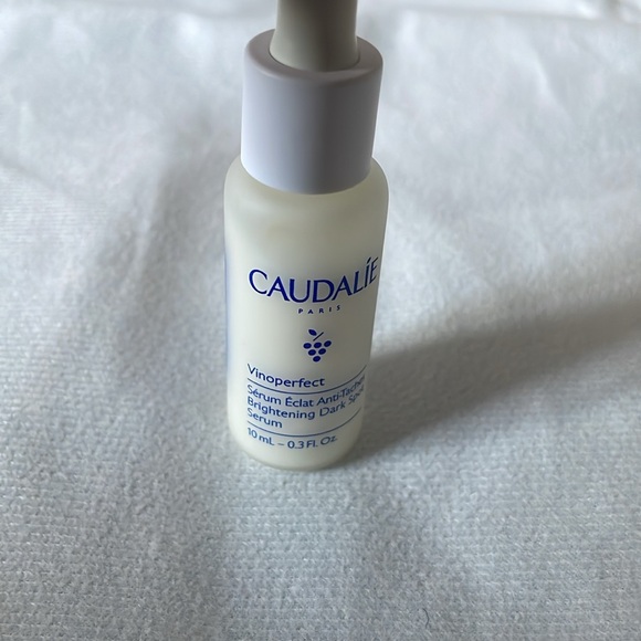 💄4/$25 caudalie vinoperfect dark spot serum - Picture 2 of 3